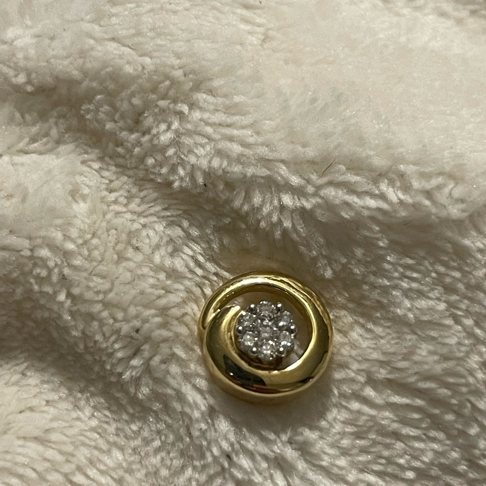 14k gold diamond pendant